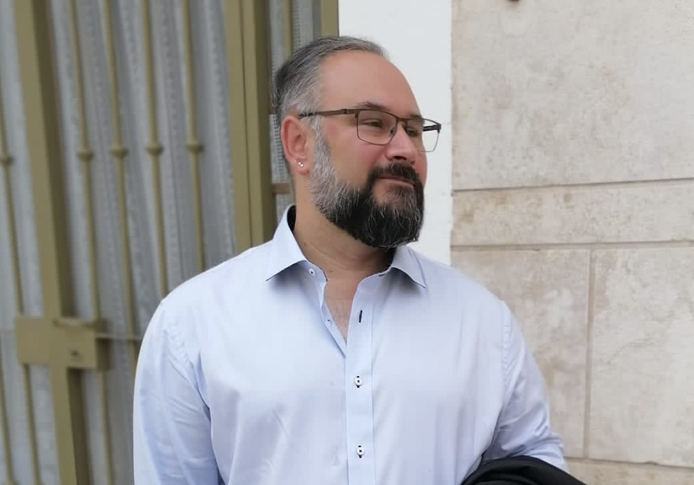 contactPerson.contactPerson.title