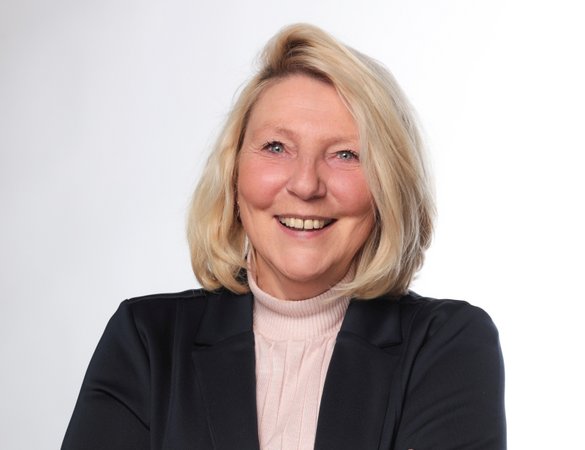 contactPerson.contactPerson.title