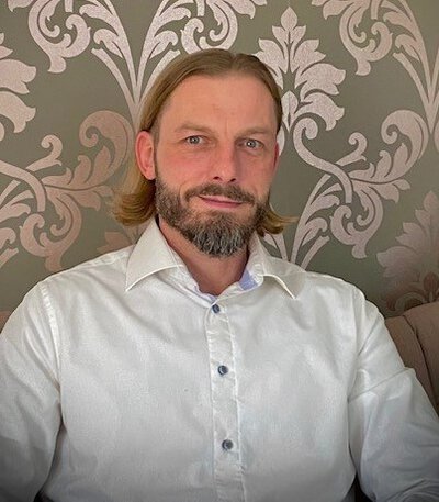 contactPerson.contactPerson.title